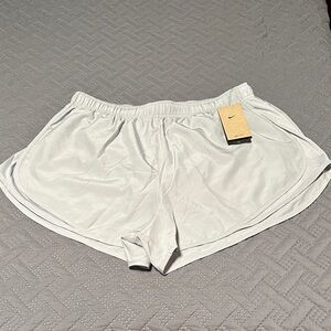 Nike Women's Tempo Light Gray Running Shorts, NWT’s, Size 1X